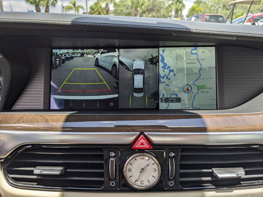 Genesis G90 Vehicle Full-screen Gallery Image 24