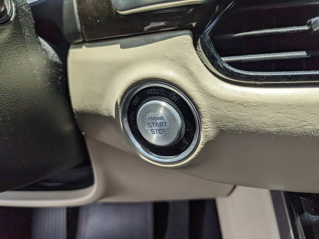 Genesis G90 Vehicle Full-screen Gallery Image 28