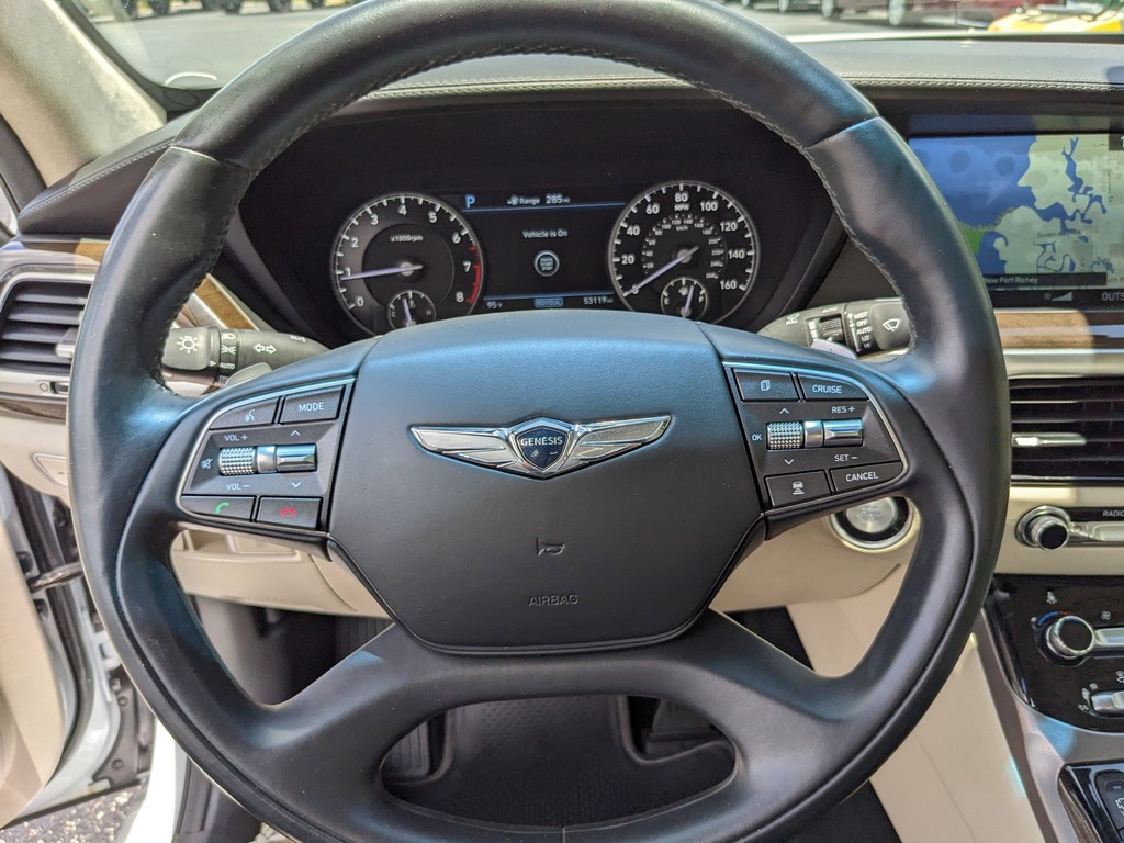 Genesis G90 Vehicle Full-screen Gallery Image 30