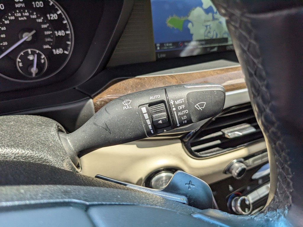 Genesis G90 Vehicle Full-screen Gallery Image 34