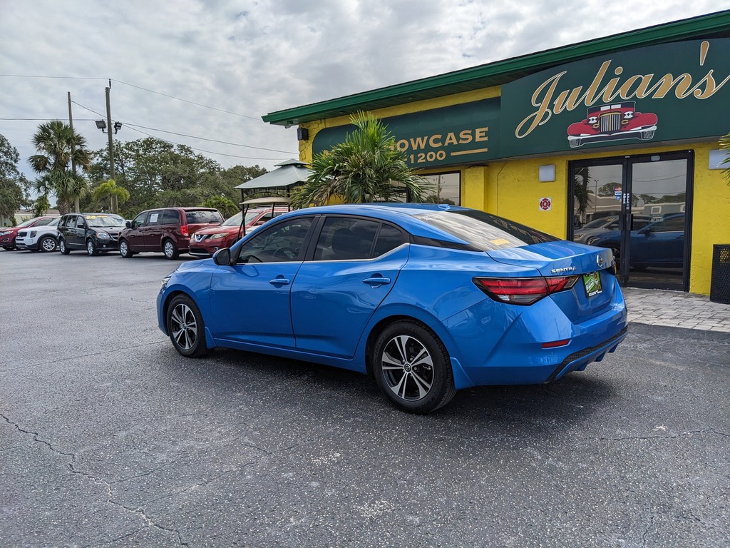 Nissan Sentra Vehicle Full-screen Gallery Image 03
