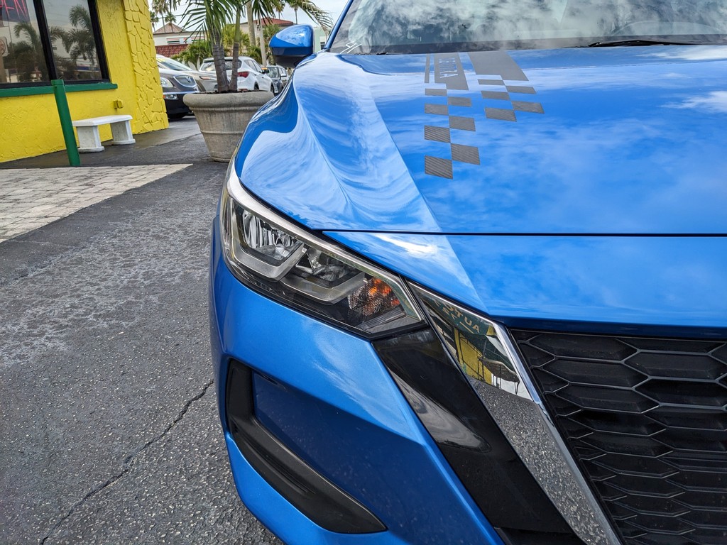 Nissan Sentra Vehicle Full-screen Gallery Image 06