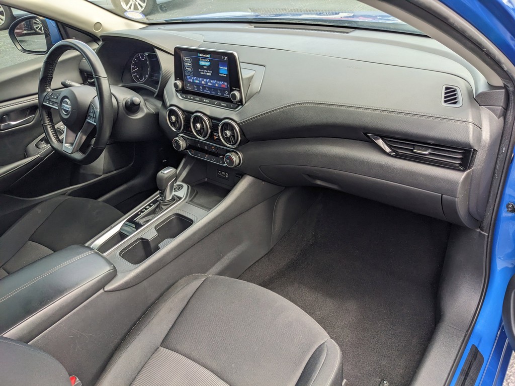 Nissan Sentra Vehicle Full-screen Gallery Image 10