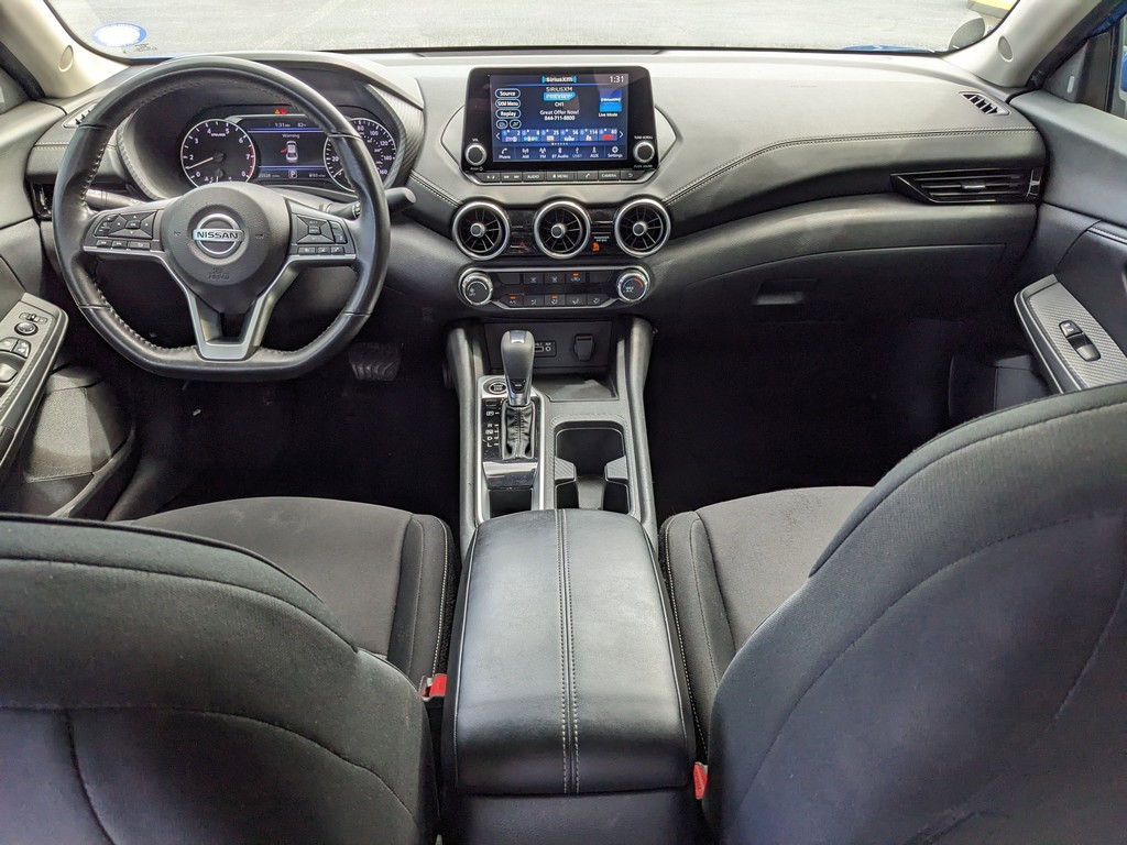 Nissan Sentra Vehicle Full-screen Gallery Image 11
