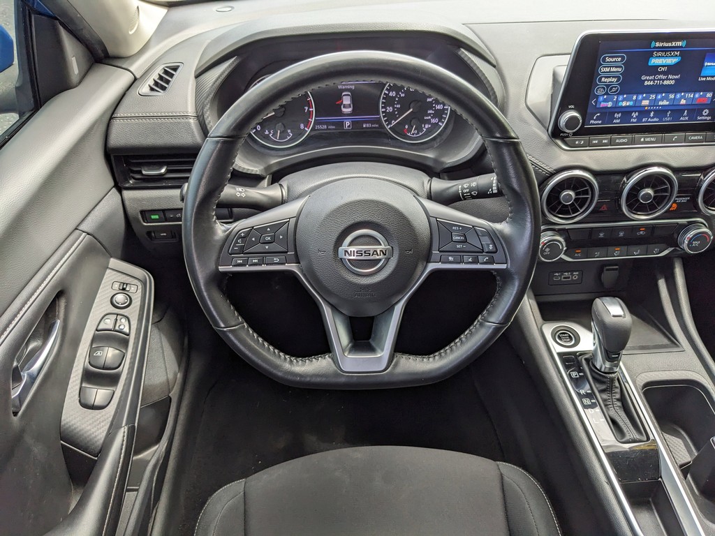 Nissan Sentra Vehicle Full-screen Gallery Image 12