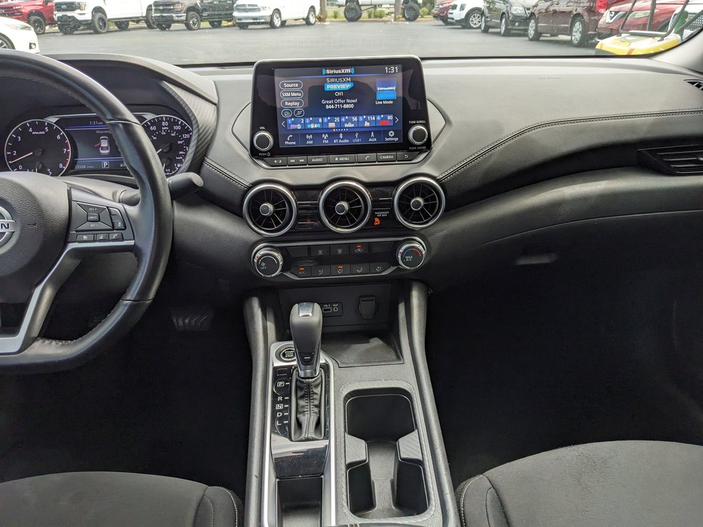 Nissan Sentra Vehicle Full-screen Gallery Image 13