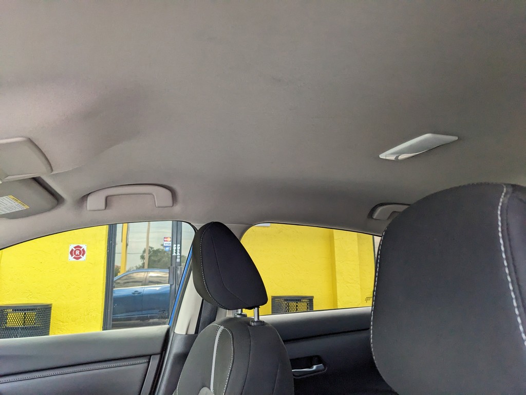 Nissan Sentra Vehicle Full-screen Gallery Image 18