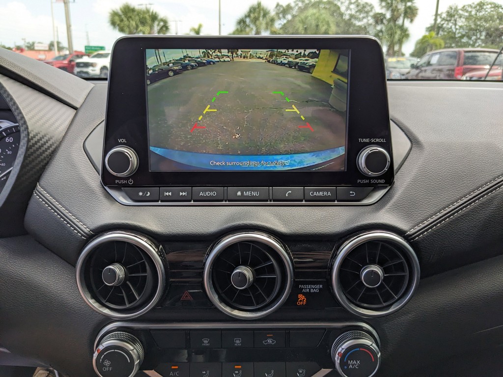 Nissan Sentra Vehicle Full-screen Gallery Image 20