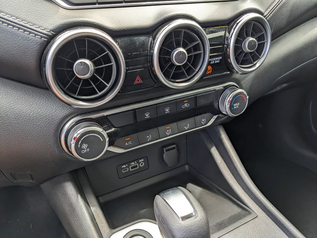 Nissan Sentra Vehicle Full-screen Gallery Image 21