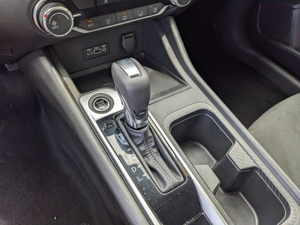 Nissan Sentra Vehicle Full-screen Gallery Image 22