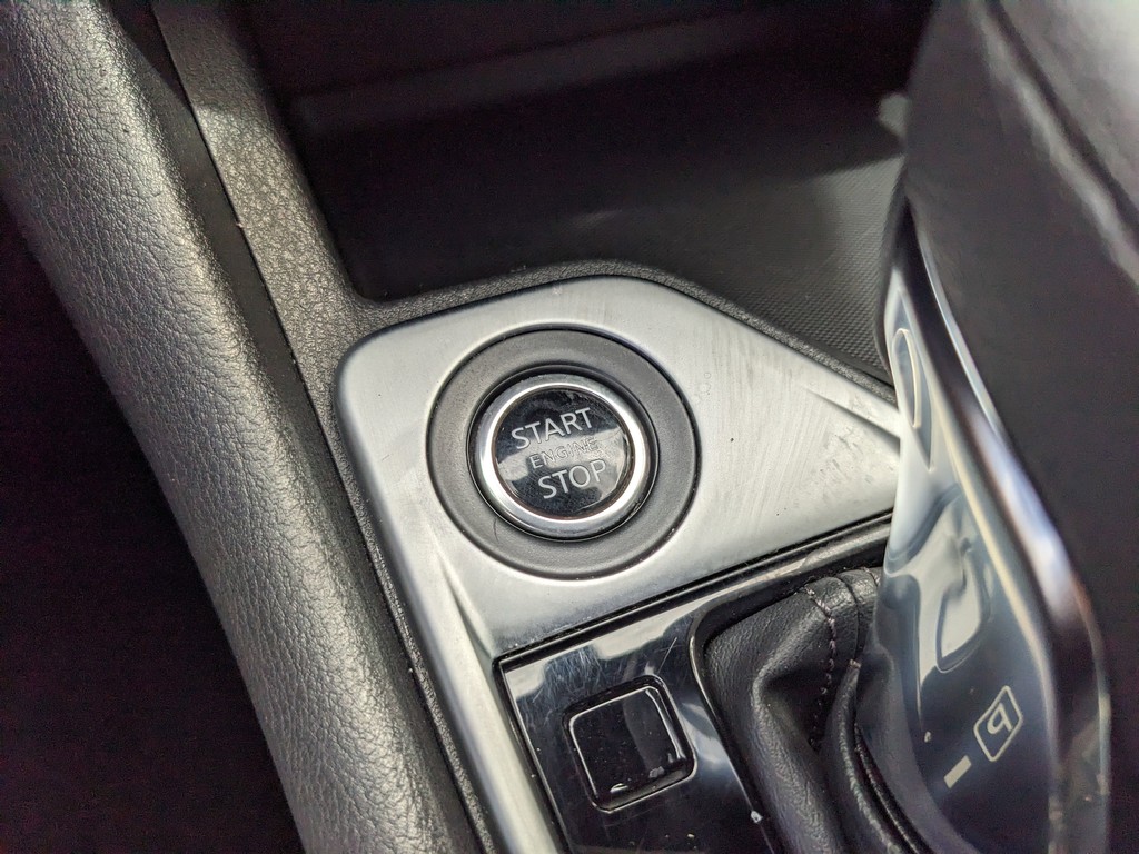 Nissan Sentra Vehicle Full-screen Gallery Image 23