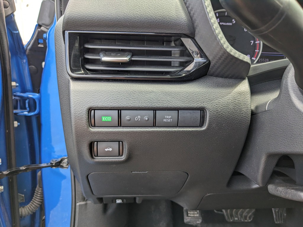 Nissan Sentra Vehicle Full-screen Gallery Image 24