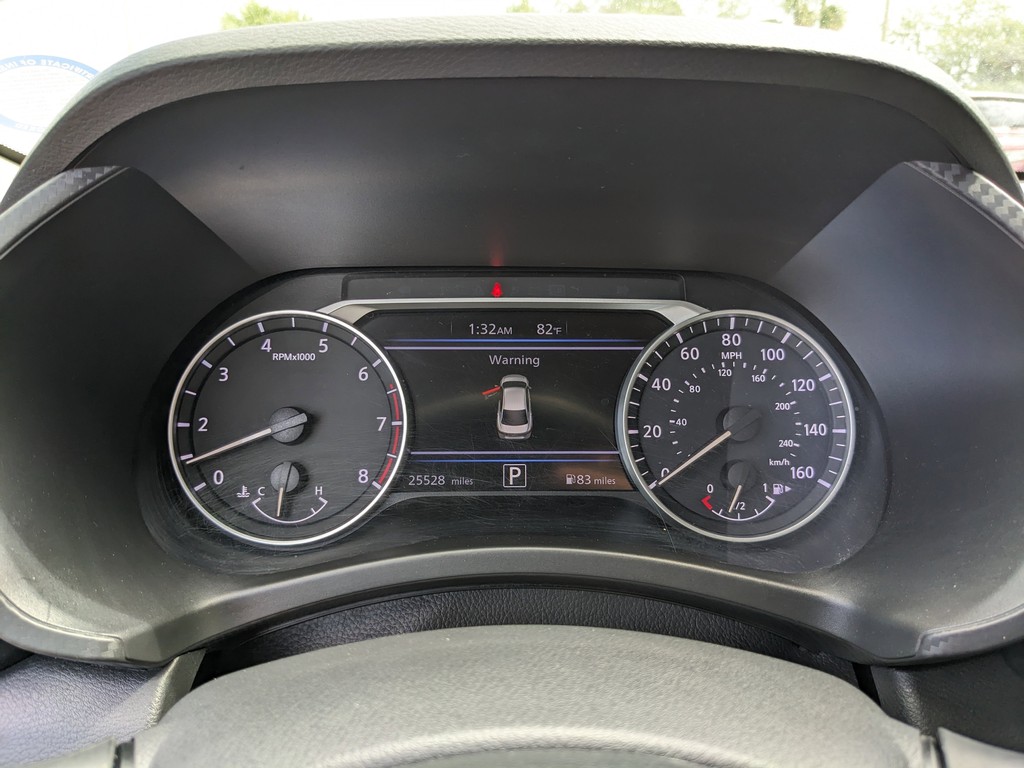 Nissan Sentra Vehicle Full-screen Gallery Image 29