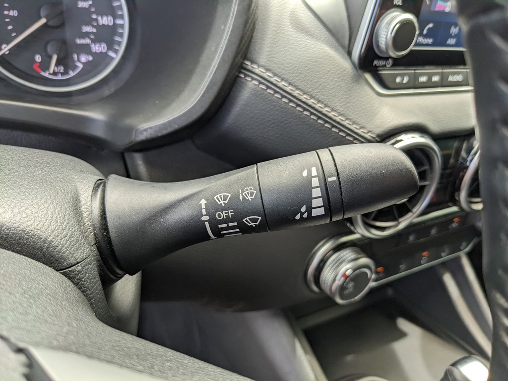 Nissan Sentra Vehicle Full-screen Gallery Image 30