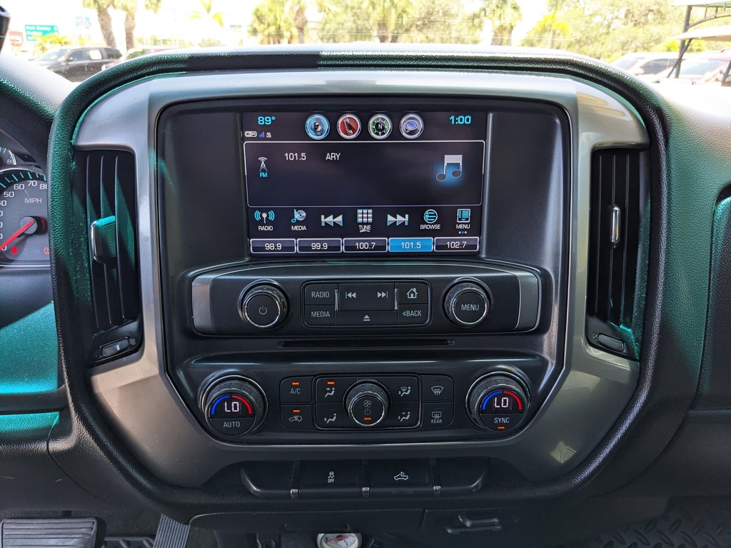 Chevrolet Silverado 1500 Vehicle Full-screen Gallery Image 17