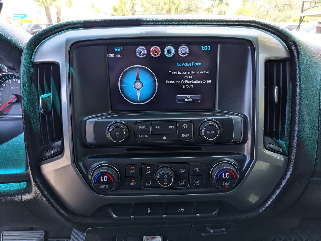 Chevrolet Silverado 1500 Vehicle Full-screen Gallery Image 18