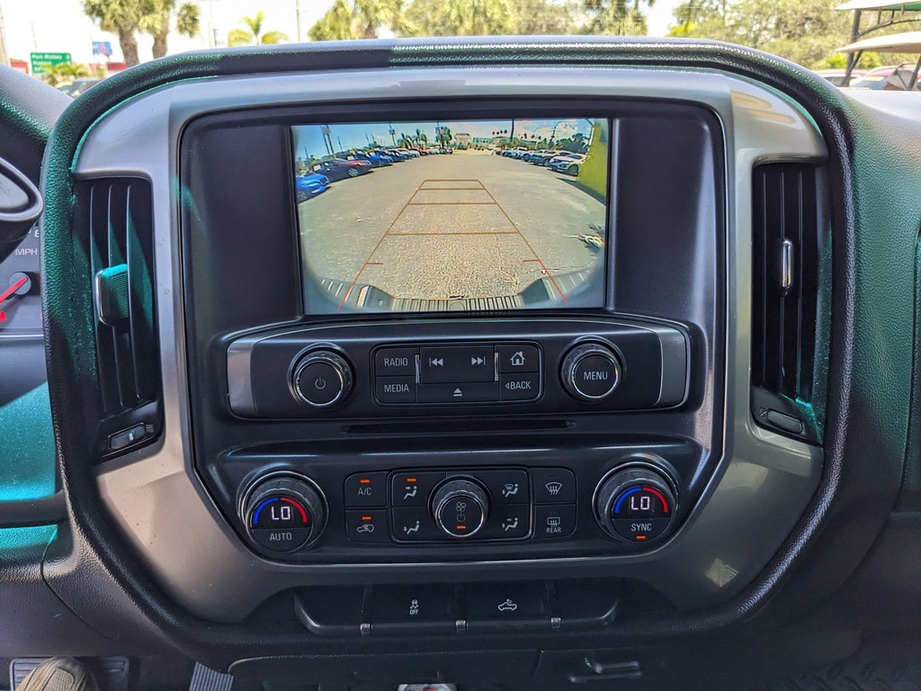 Chevrolet Silverado 1500 Vehicle Full-screen Gallery Image 19