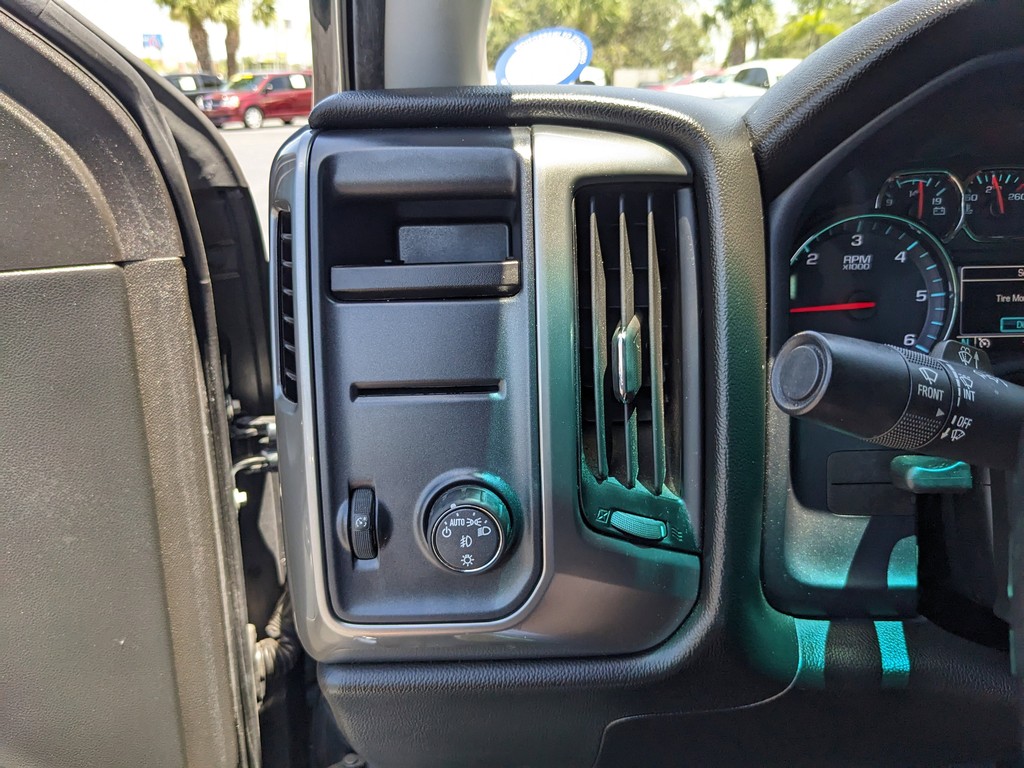 Chevrolet Silverado 1500 Vehicle Full-screen Gallery Image 21