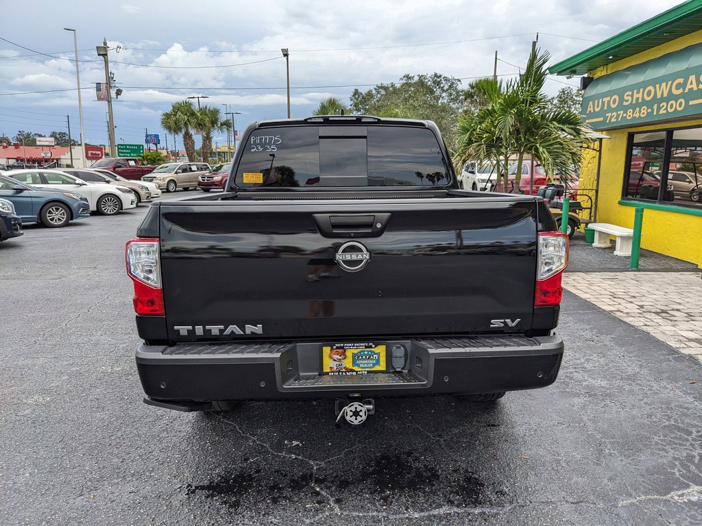Nissan Titan Vehicle Full-screen Gallery Image 04