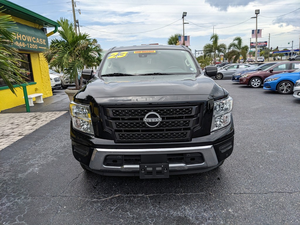 2023 Nissan Titan SV photo 2