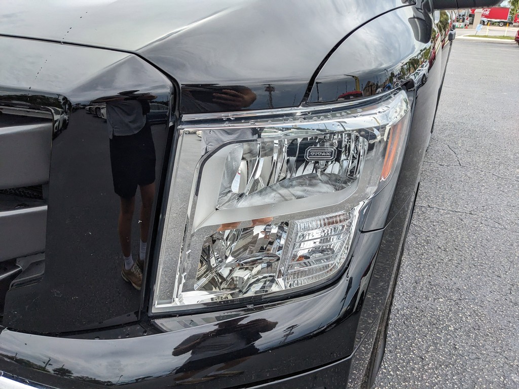 2023 Nissan Titan SV photo 3