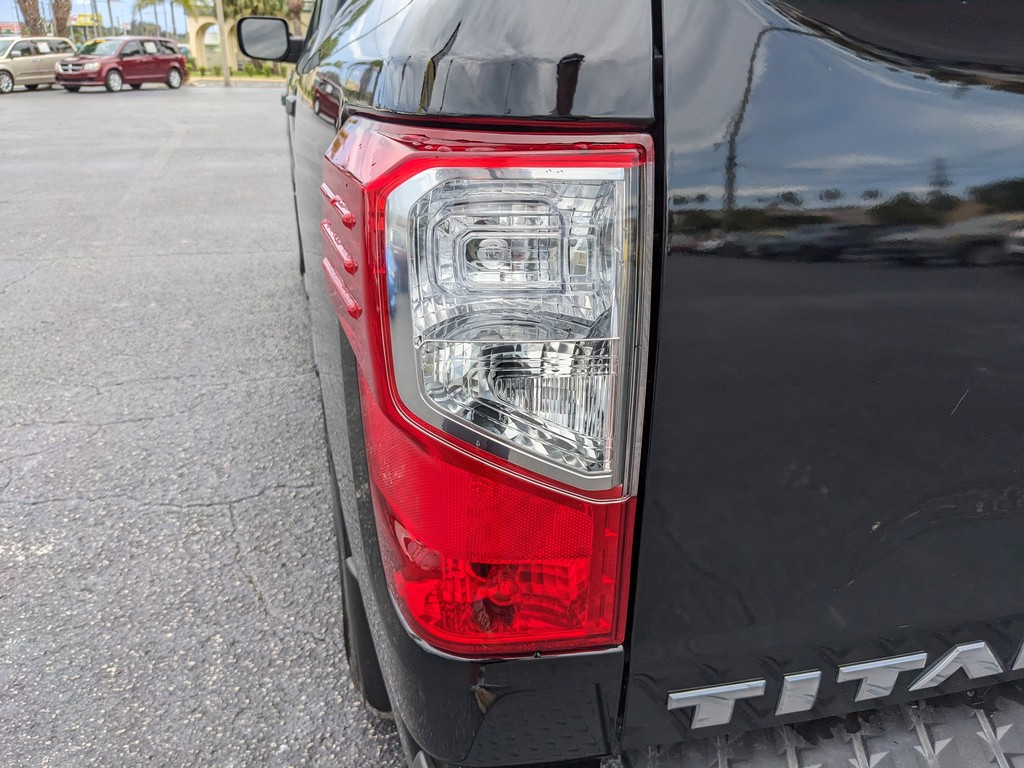 2023 Nissan Titan SV photo 4
