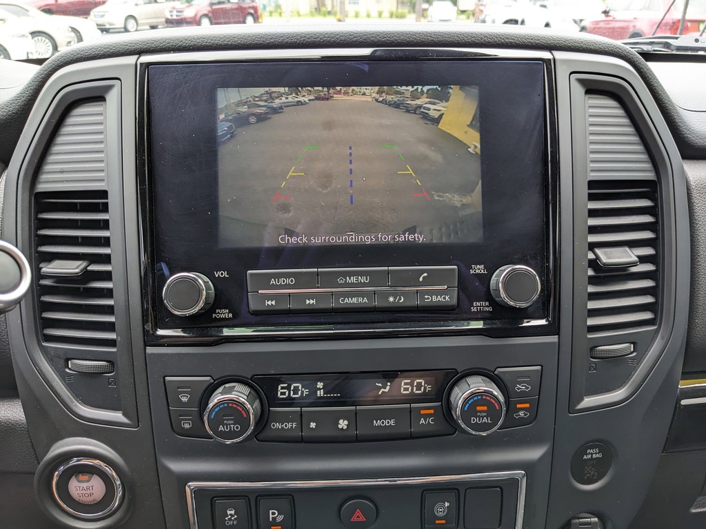 Nissan Titan Vehicle Full-screen Gallery Image 19