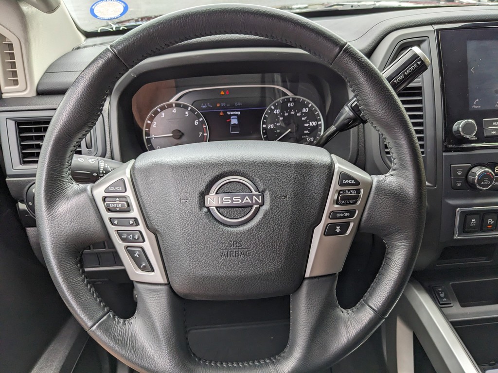 Nissan Titan Vehicle Full-screen Gallery Image 24