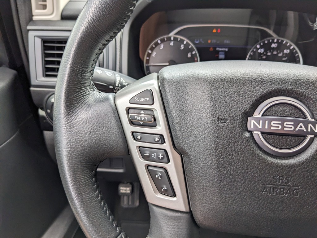 Nissan Titan Vehicle Full-screen Gallery Image 25