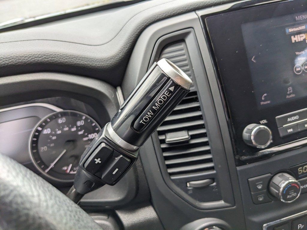 Nissan Titan Vehicle Full-screen Gallery Image 28