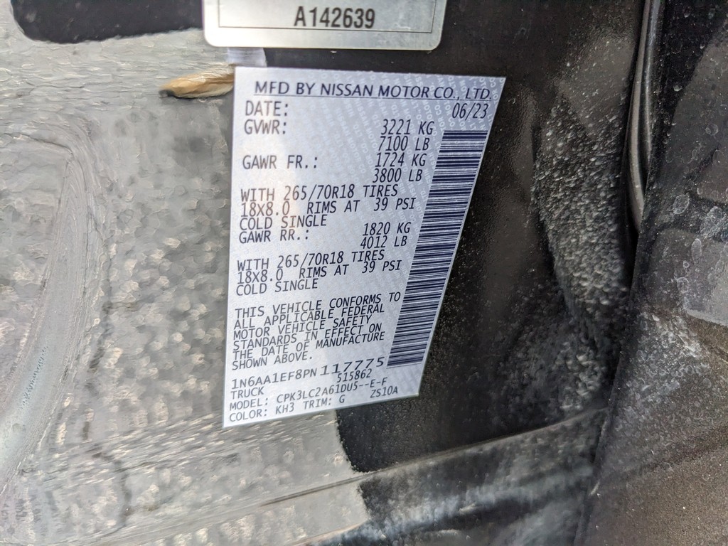 Nissan Titan Vehicle Full-screen Gallery Image 31