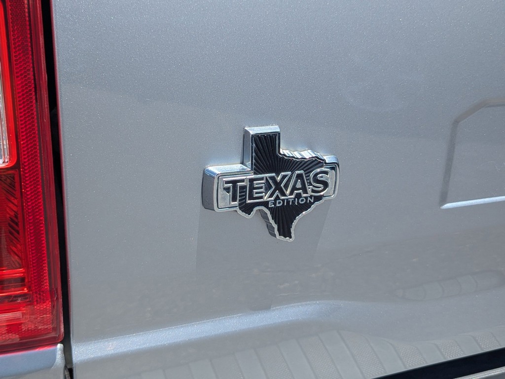 Ford F-150 Vehicle Full-screen Gallery Image 09