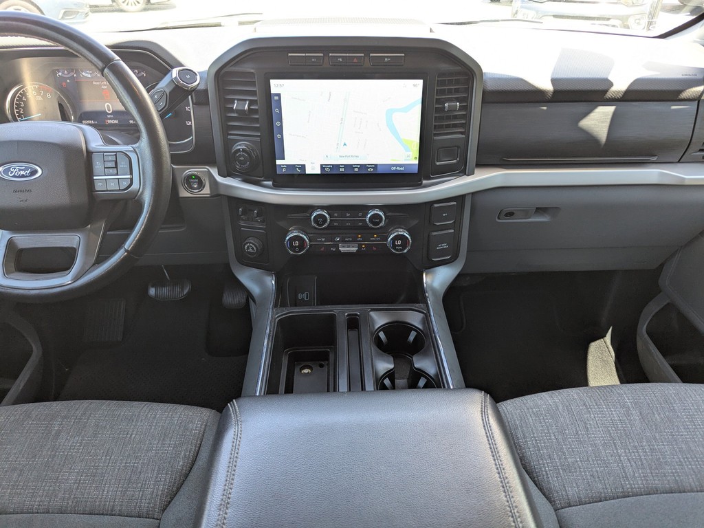 Ford F-150 Vehicle Full-screen Gallery Image 12
