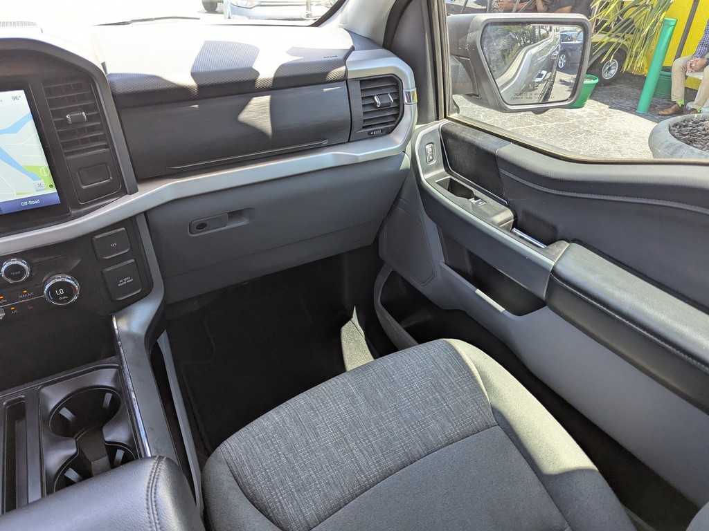 Ford F-150 Vehicle Full-screen Gallery Image 13