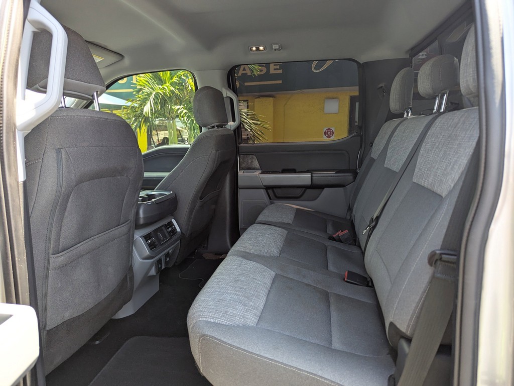 Ford F-150 Vehicle Full-screen Gallery Image 15