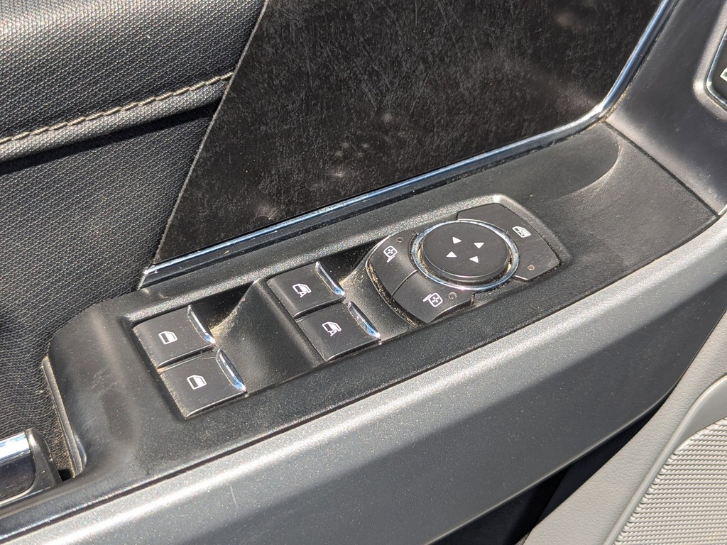 Ford F-150 Vehicle Full-screen Gallery Image 16