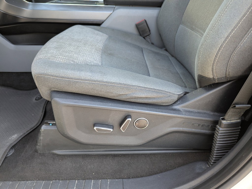 Ford F-150 Vehicle Full-screen Gallery Image 18