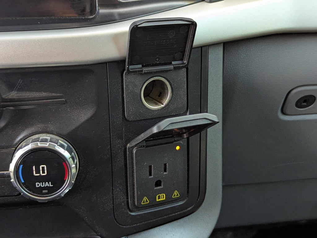 Ford F-150 Vehicle Full-screen Gallery Image 23