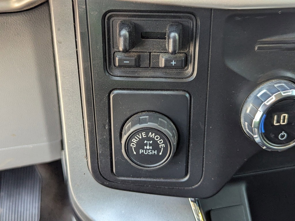 Ford F-150 Vehicle Full-screen Gallery Image 25