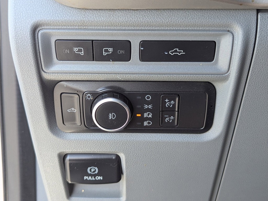 Ford F-150 Vehicle Full-screen Gallery Image 28