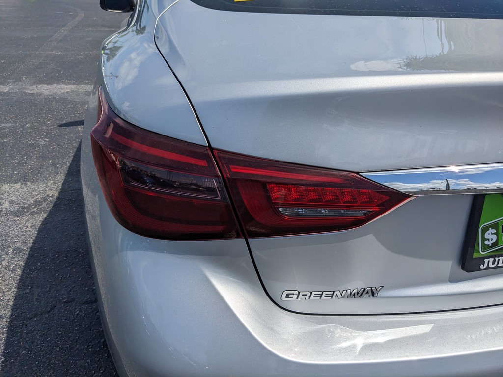 INFINITI Q50 Vehicle Full-screen Gallery Image 07