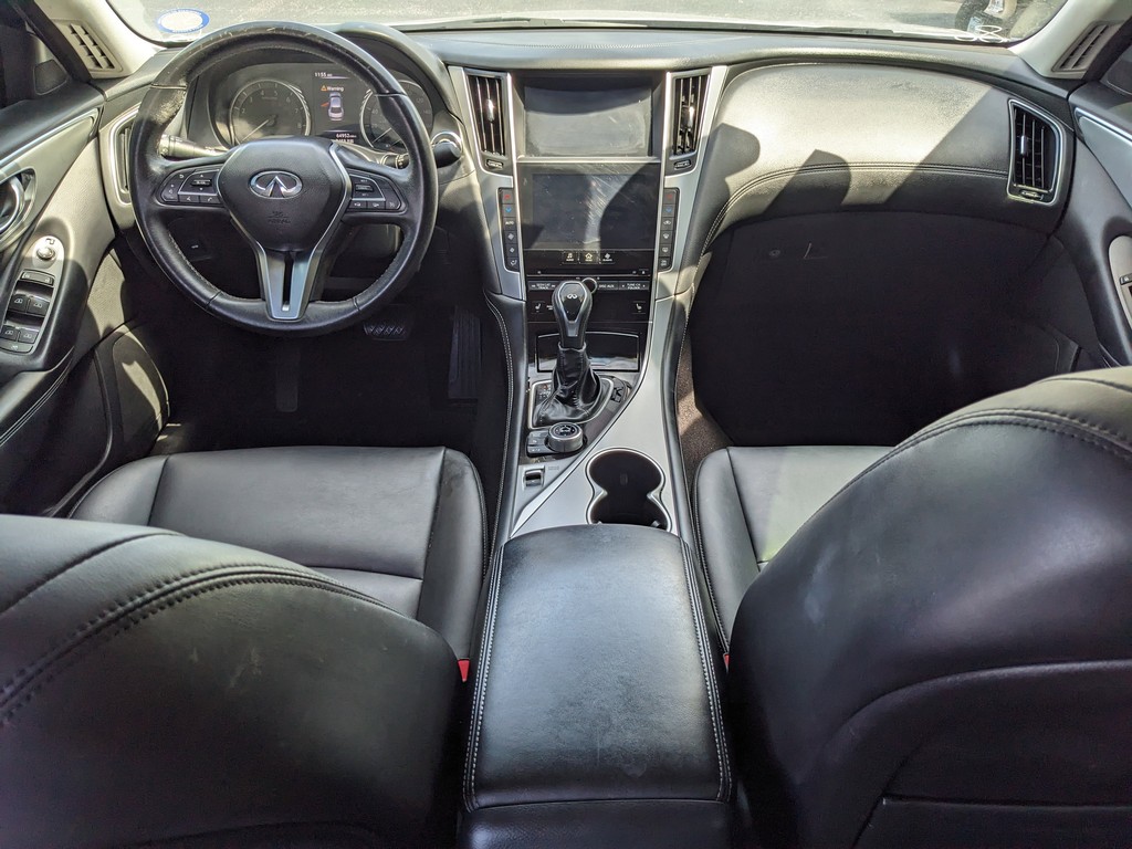 INFINITI Q50 Vehicle Full-screen Gallery Image 10