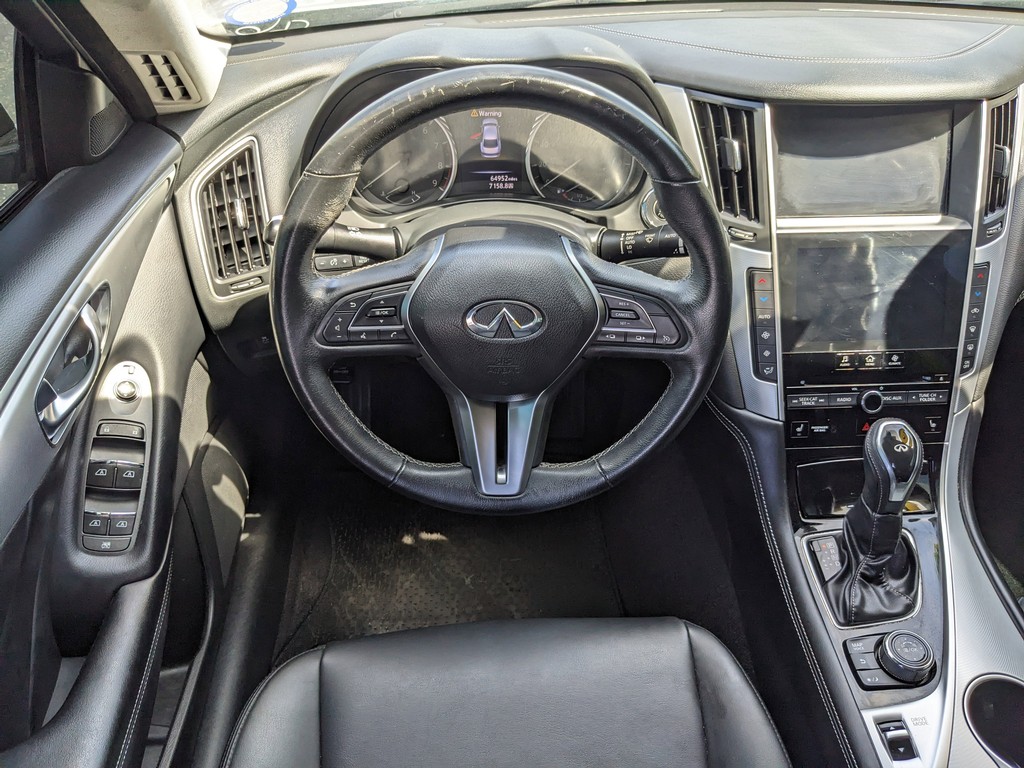 INFINITI Q50 Vehicle Full-screen Gallery Image 11
