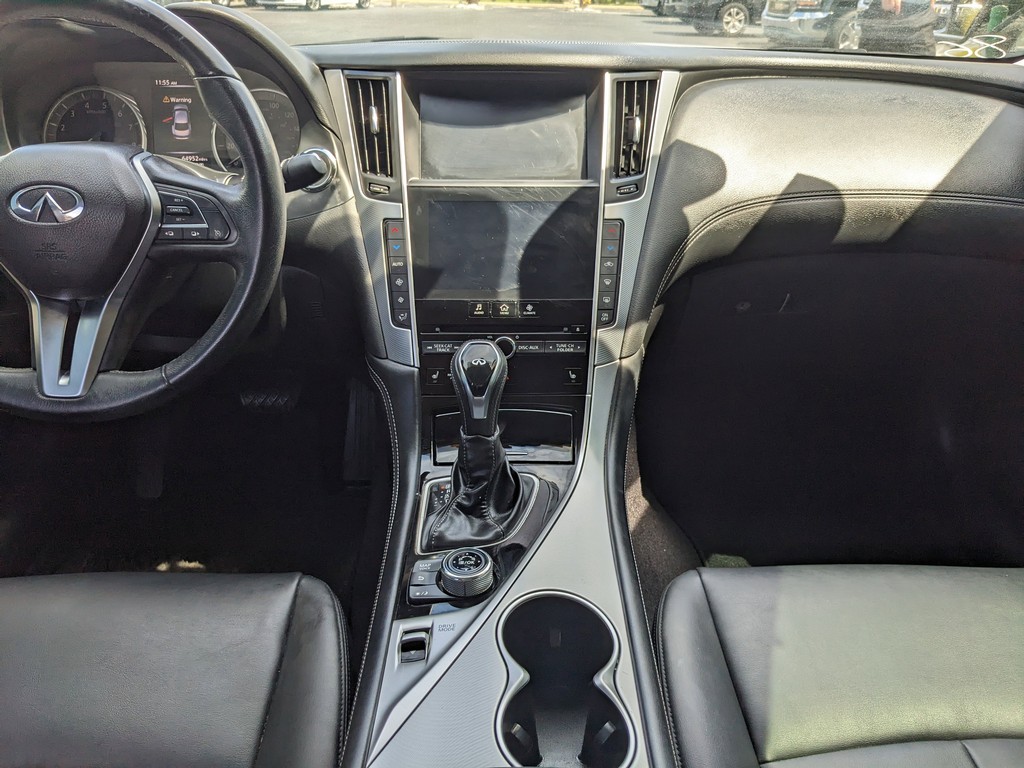 INFINITI Q50 Vehicle Full-screen Gallery Image 12