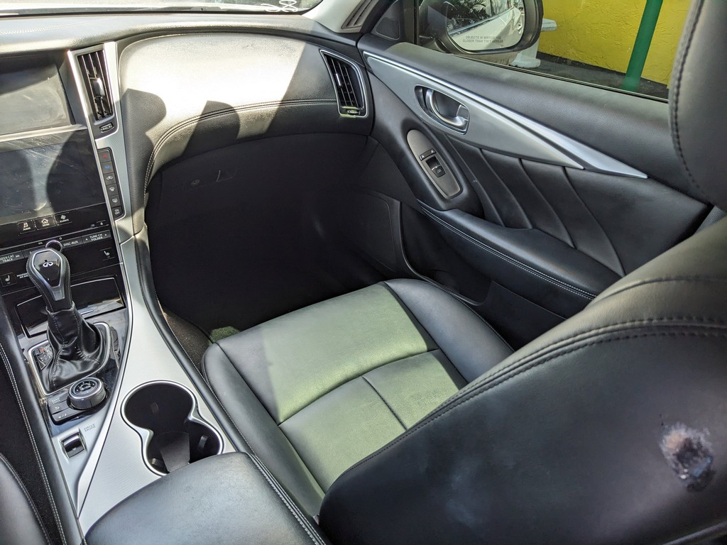 INFINITI Q50 Vehicle Full-screen Gallery Image 13