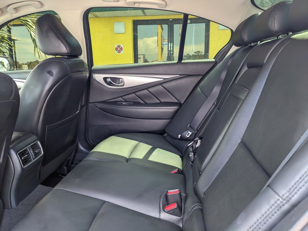 INFINITI Q50 Vehicle Full-screen Gallery Image 14