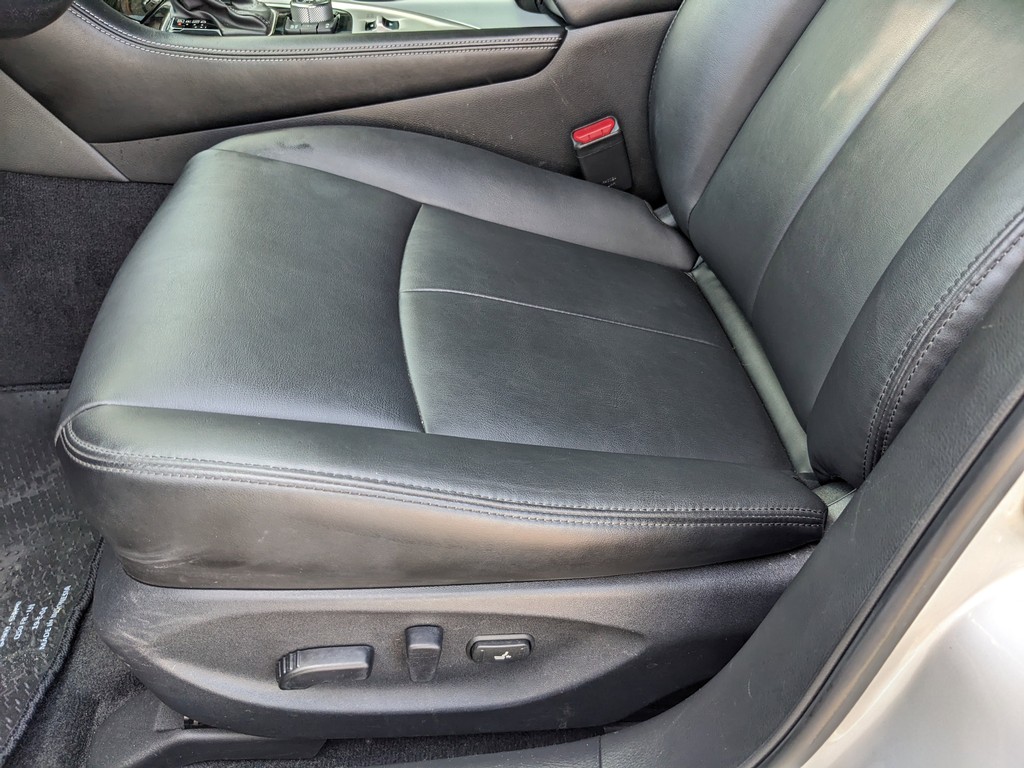 INFINITI Q50 Vehicle Full-screen Gallery Image 16