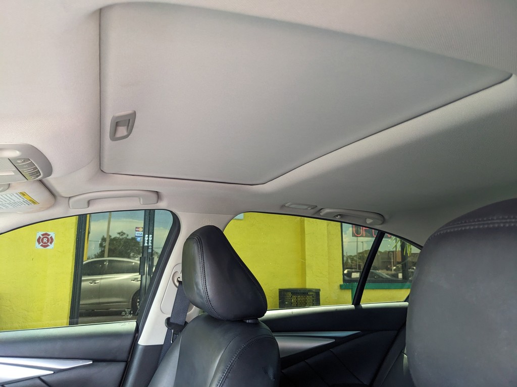 INFINITI Q50 Vehicle Full-screen Gallery Image 17