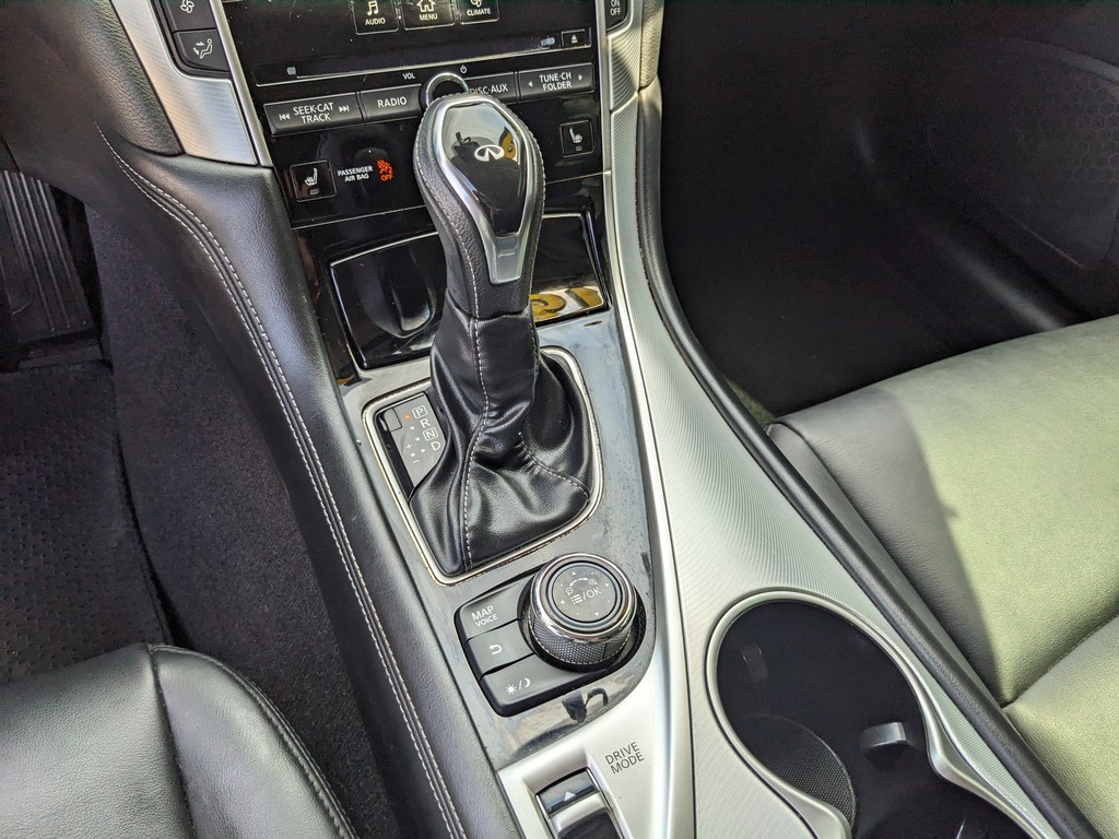 INFINITI Q50 Vehicle Full-screen Gallery Image 21