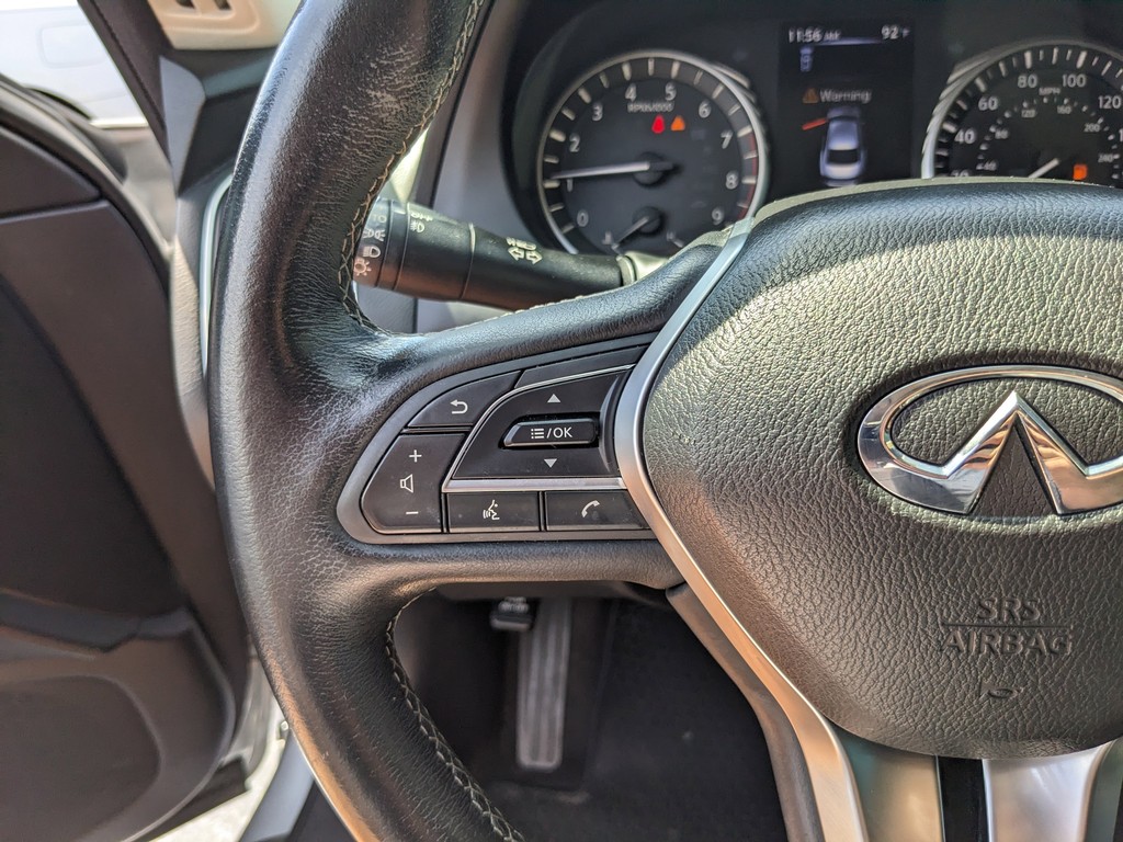 INFINITI Q50 Vehicle Full-screen Gallery Image 24